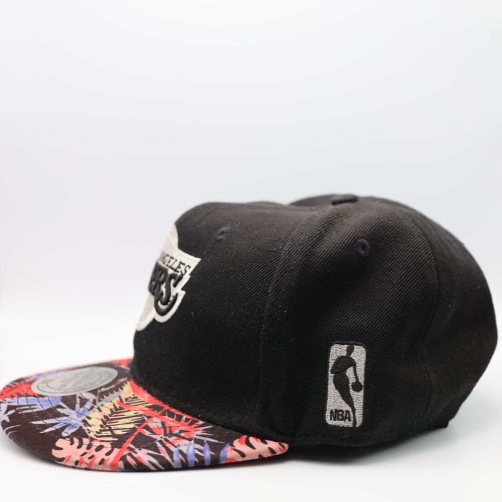 Lakers SnapBack Black with Floral Rim - Picture 2 of 8